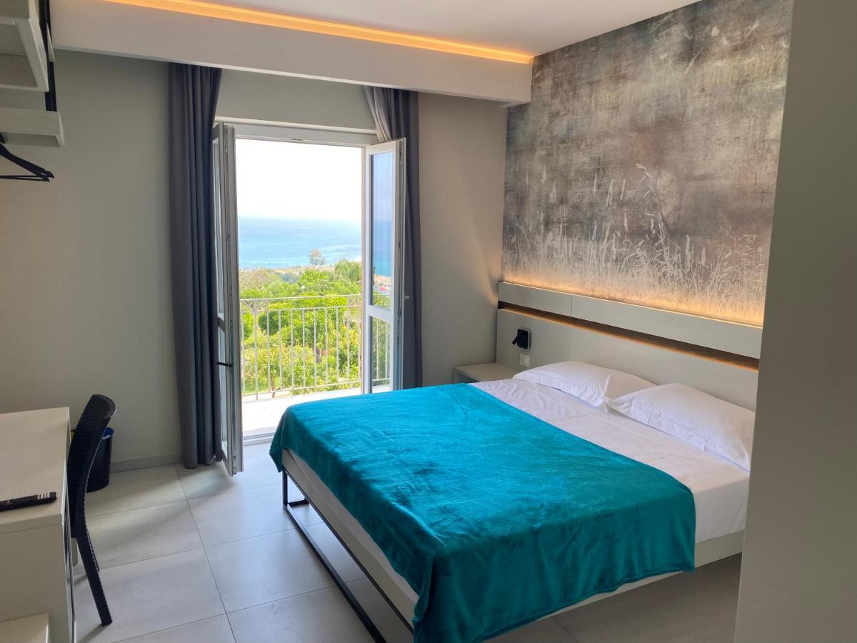 Aether Suites Tropea - Free Parking エクステリア 写真